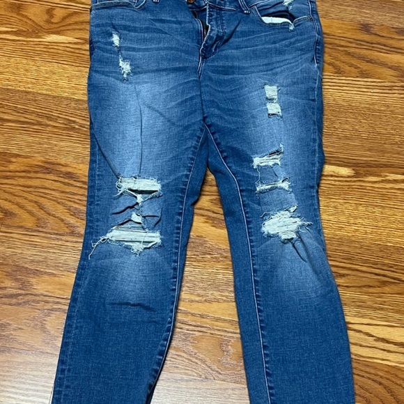 Abercrombie Super Skinny - Distressed - Size 32 (14R) - Picture 4 of 4